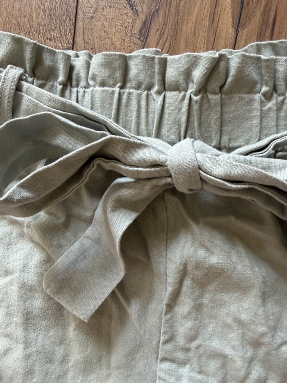 Lulu's Sage green Paperbag Waist Tie-Front Shorts women’s medium - Picture 3 of 6
